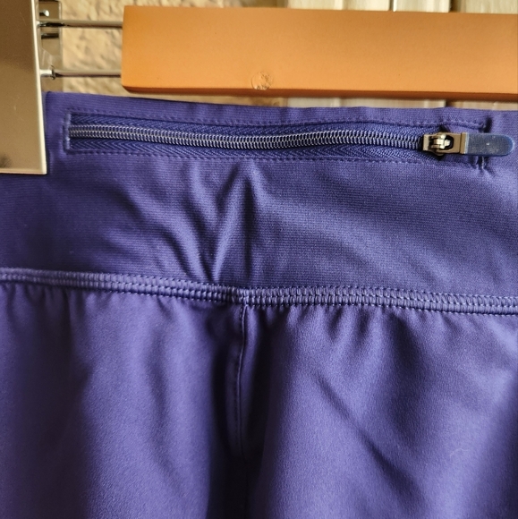 Under Armour- Fitted Shorts - Picture 5 of 8